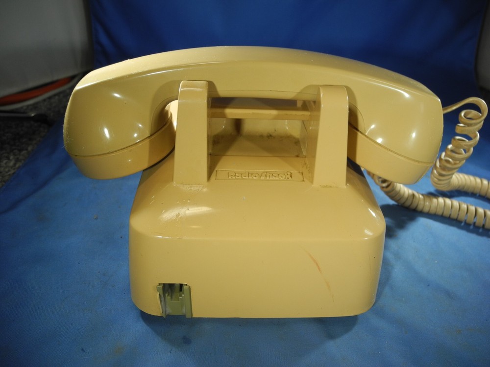 Radio Shack Beige Table Phone Push button - Very nice!