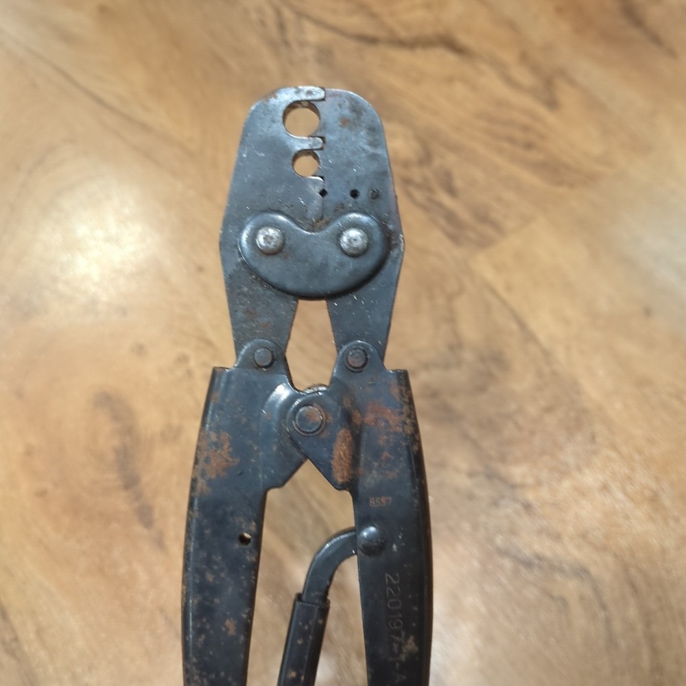 AMP 220197-1 A Crimper Hand Crimping Tool