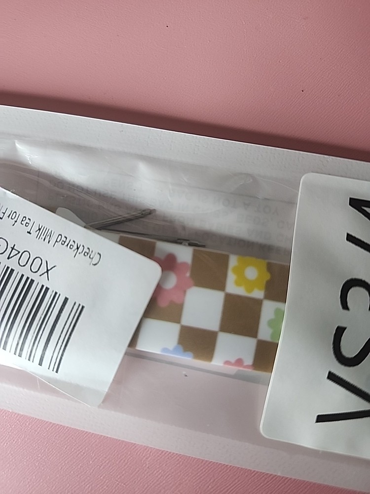 Vs3/4 Fitbit Checkered Milk Tea Band Floral