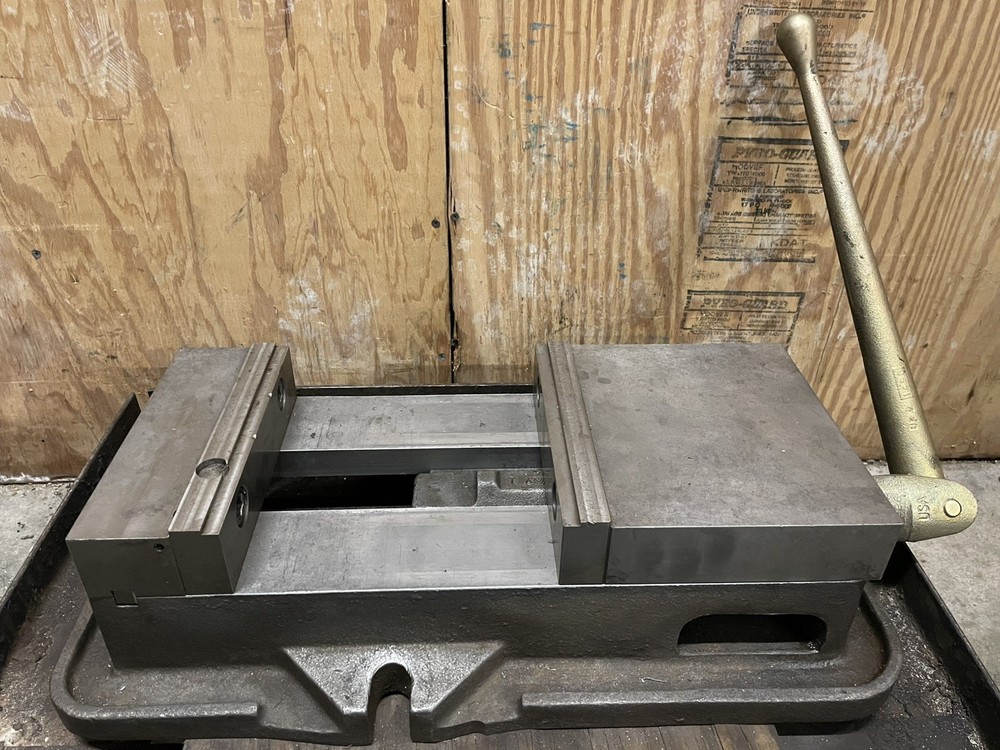 KURT 8" VISE D80