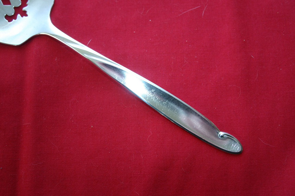 Wm A Rogers Oneida LADY BARBARA Pierced Pie Server 9 1/2" Silverplate