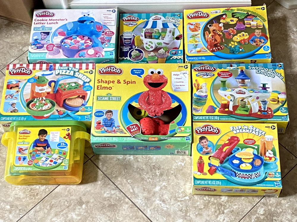 8 COMPLETE SETS OF PLAY-DOH