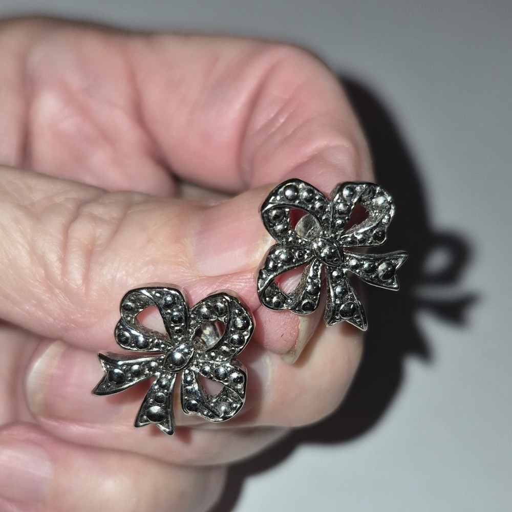 Vintage Avon Romantic Bow earrings