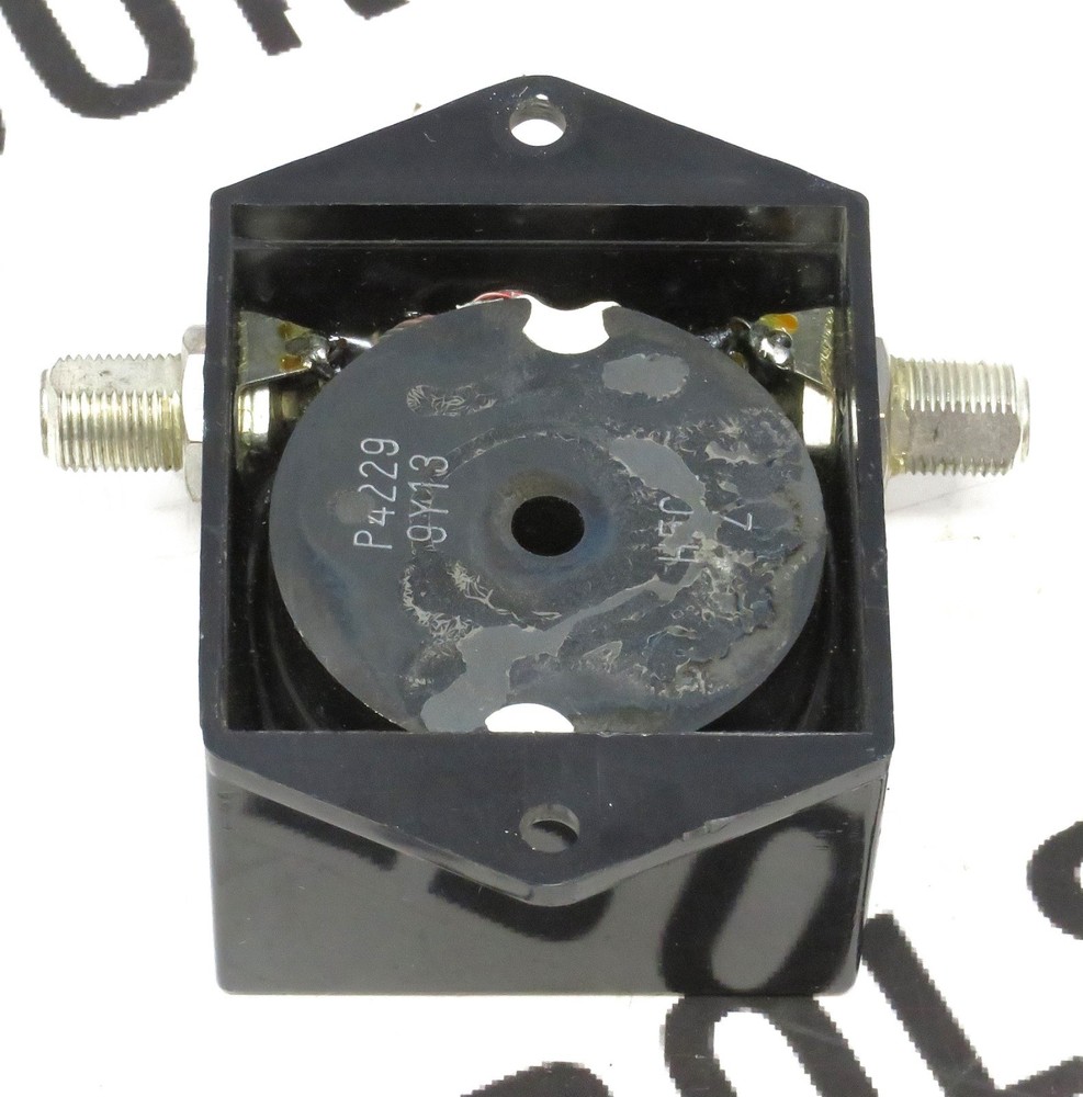 Deerfield Model 162-1 Video Isolator 75 Ohm – Back Cover Missing Functional Item