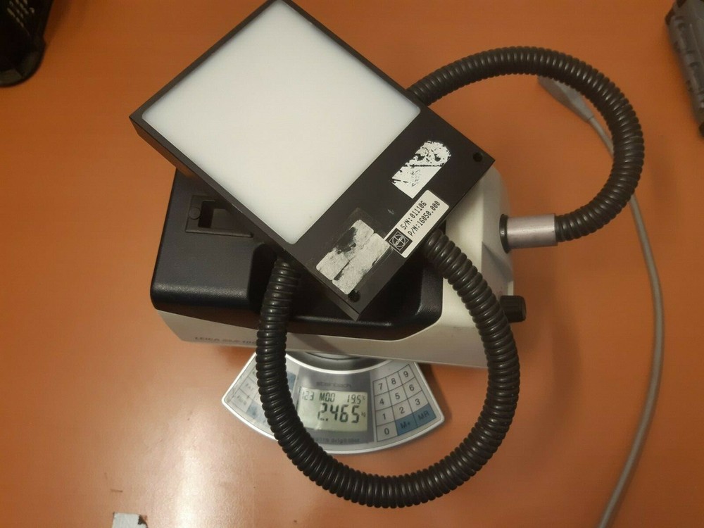 LEICA CLS 100 X WITH TRANSILLUMINATOR