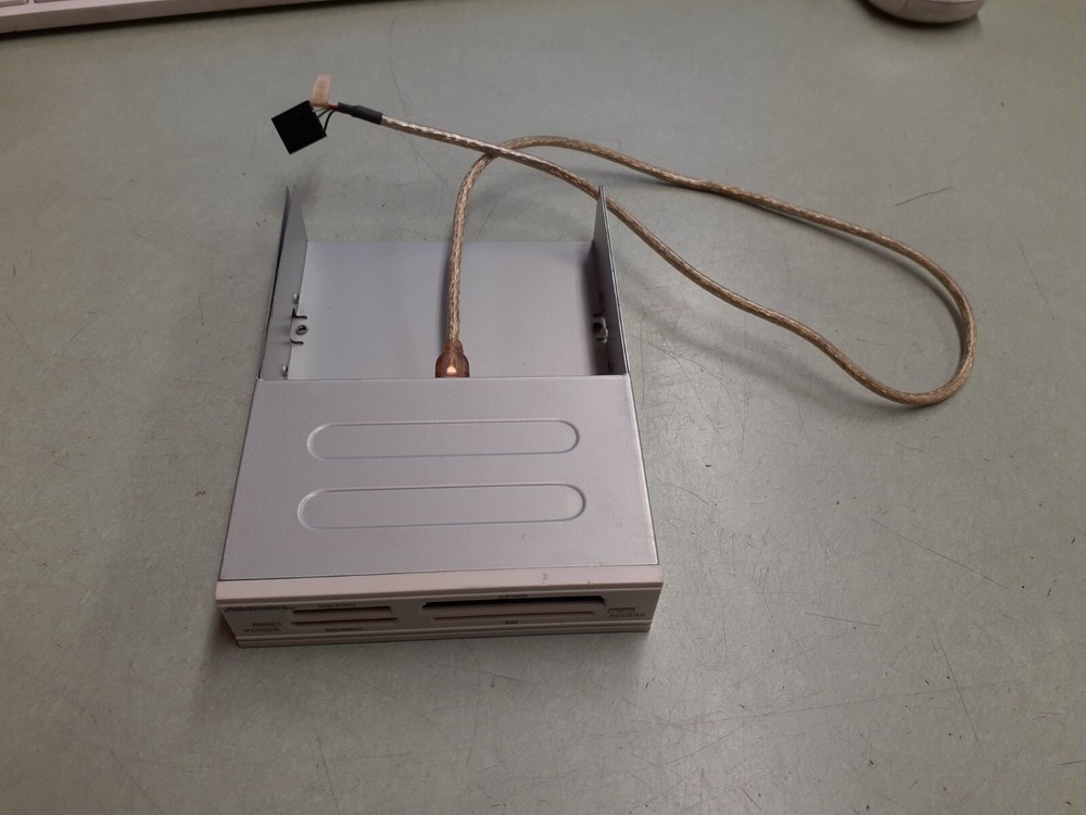 Addonics Digidrive AEIDMD4U2 Storage Device USB 2.0 - White Bezel