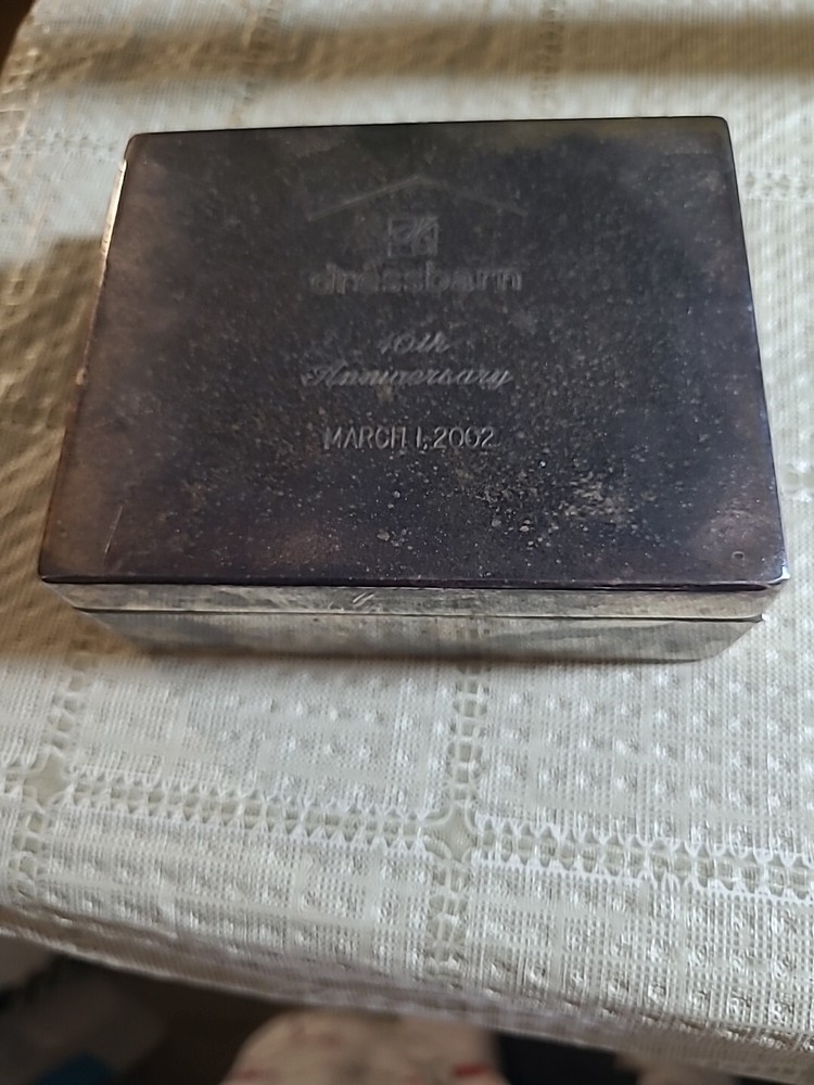 DRESS BARN METAL BOX 40TH ANNIVERSARY