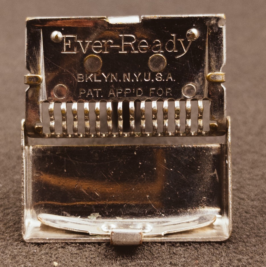 READ 1920s Era Ever-Ready Shovelhead Single Edge Razor