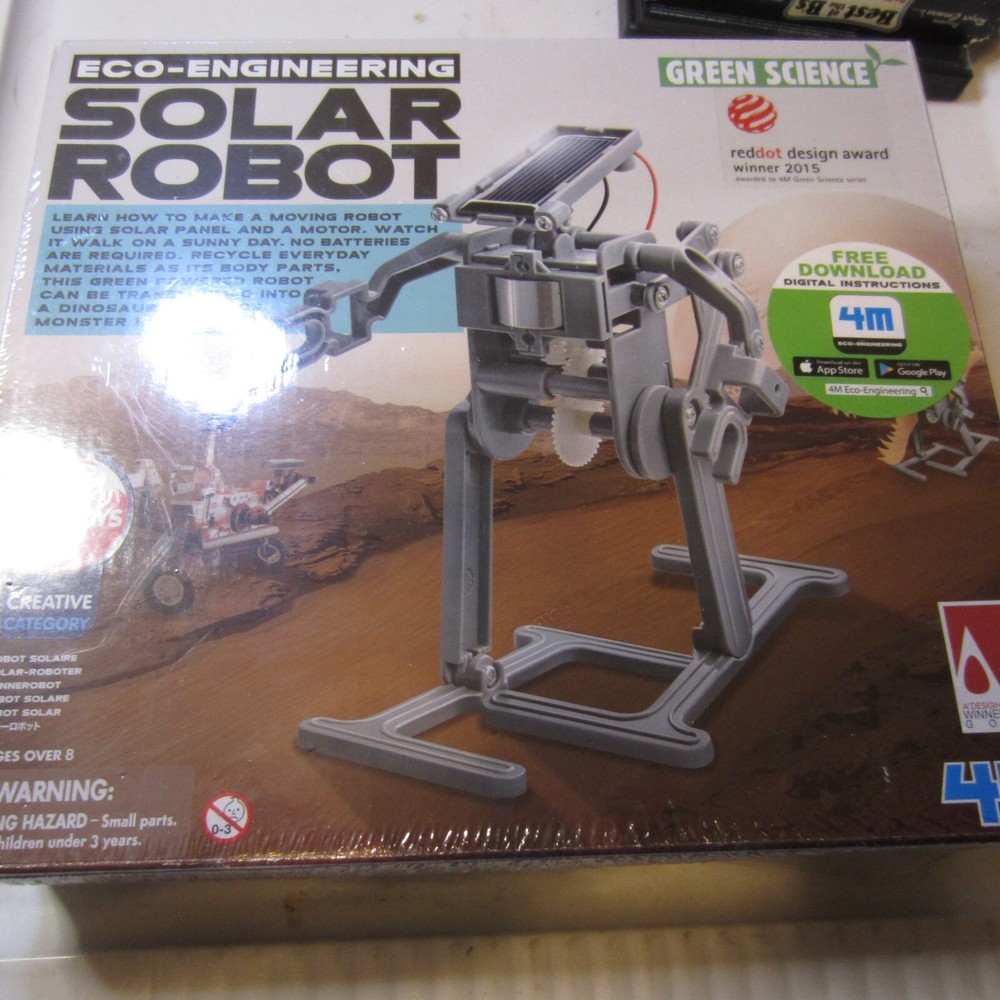 Toysmith #3797 Eco-Engineering Solar Robot Building Kit - New And Sealed.