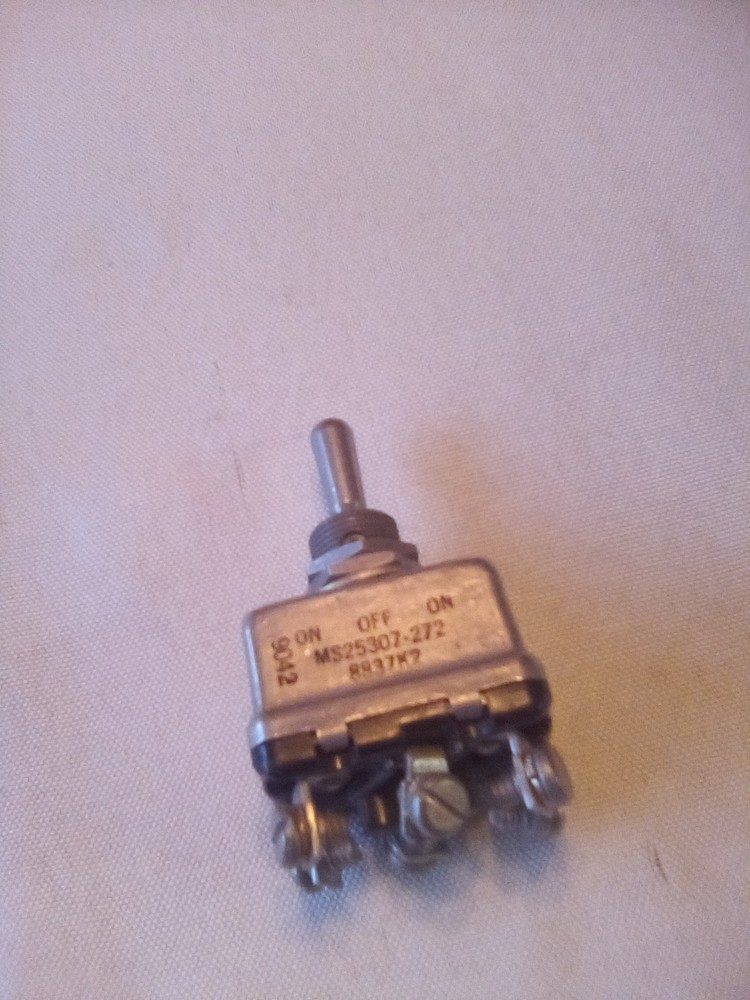 Cutler-Hammer MS25307-272 8837K2 On Off On Toggle Switch