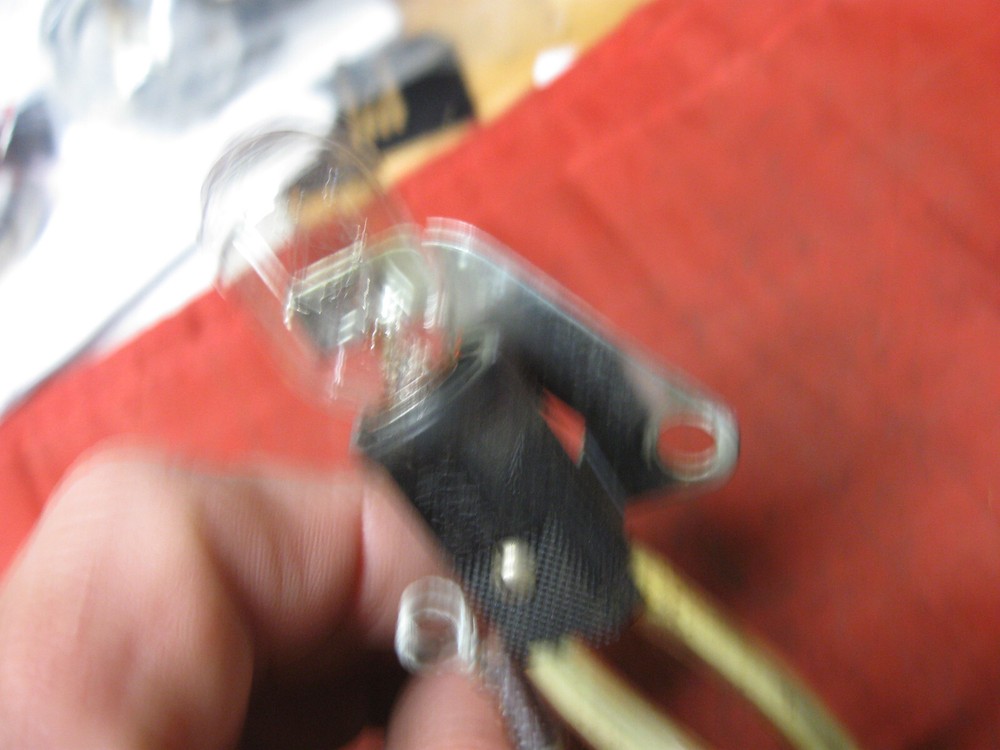 Singer Sewing Machine 615U Light Lamp Socket VINTAGE