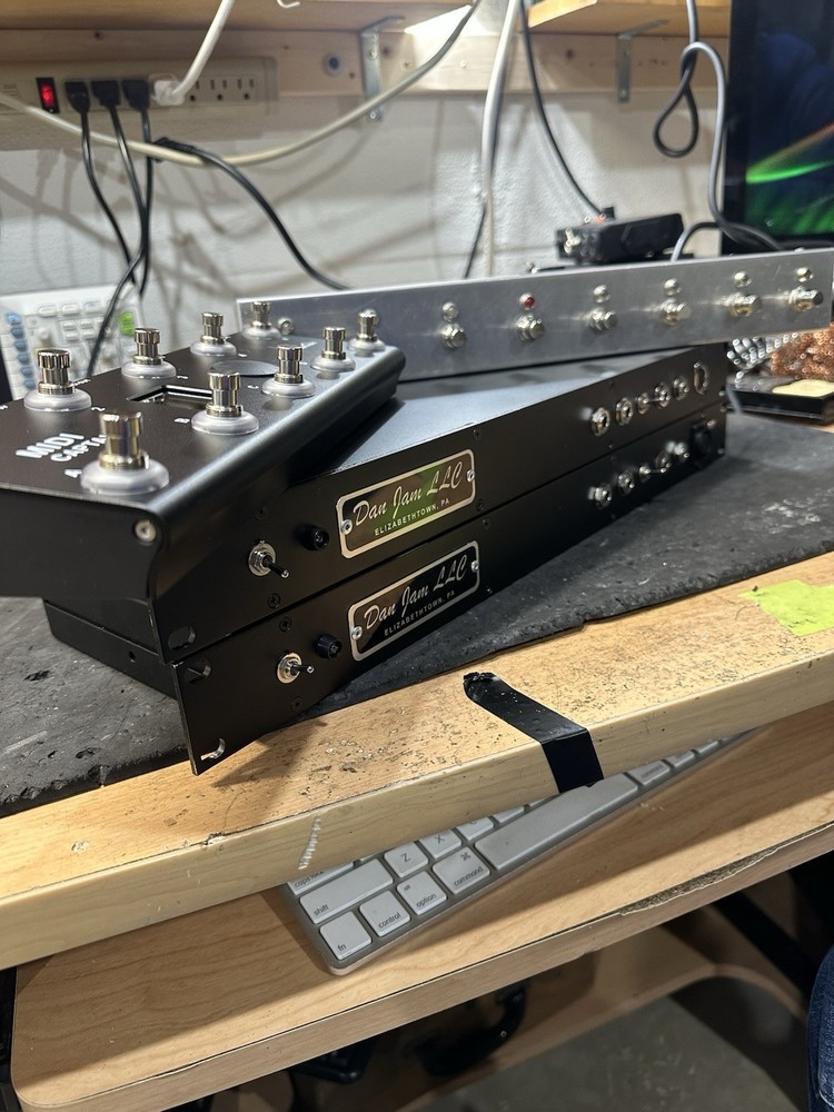 Dan Jam 8 Channel True Bypass 8 Channel Rack Effects Switcher