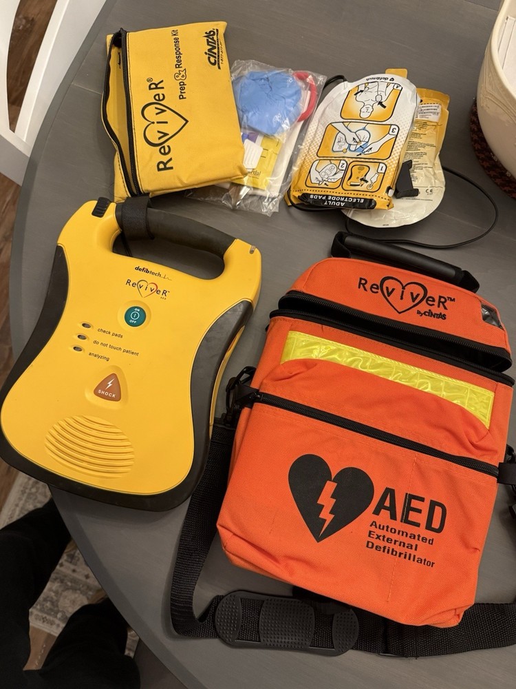 Defibtech Lifeline Reviver AED with Pad & Accessories