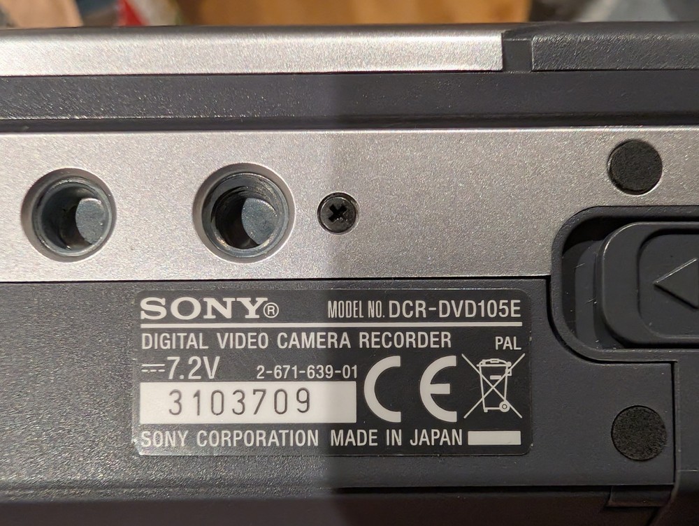 Sony DVD105E Digital Video Camera + box + case