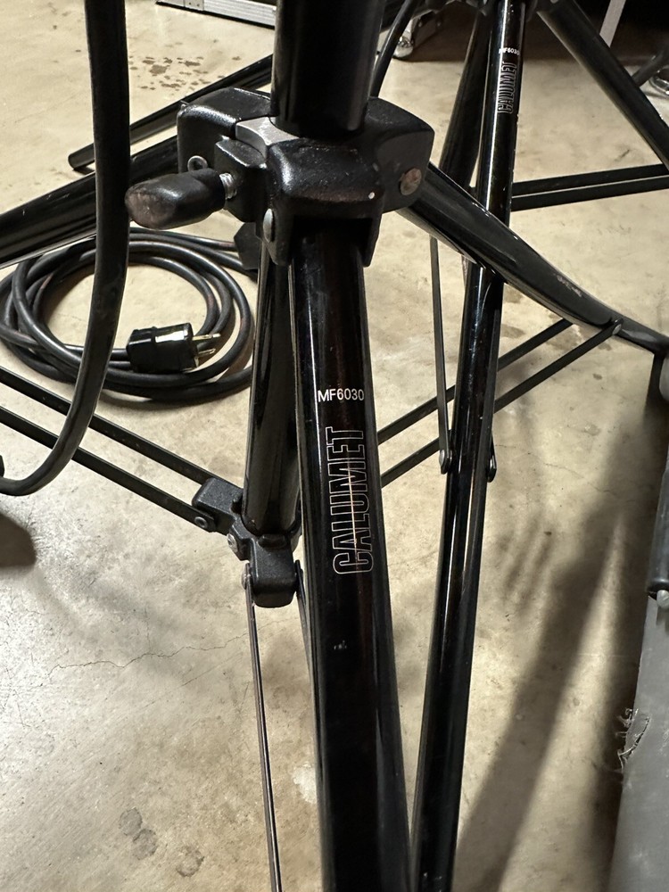 ARRI Arrlite 1000 two light set with case, stands & Spare Bulbs