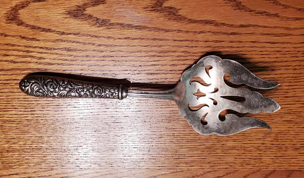 Sterling silver Handle Floral Pattern Tomato Serving Fork 8 1/2"