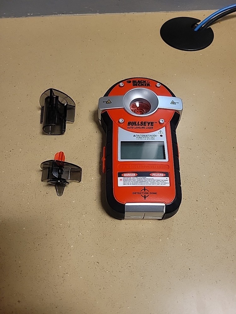 Black & Decker BDL190S Bullseye Auto Leveling Laser w/Stud Sensor + Storage Case