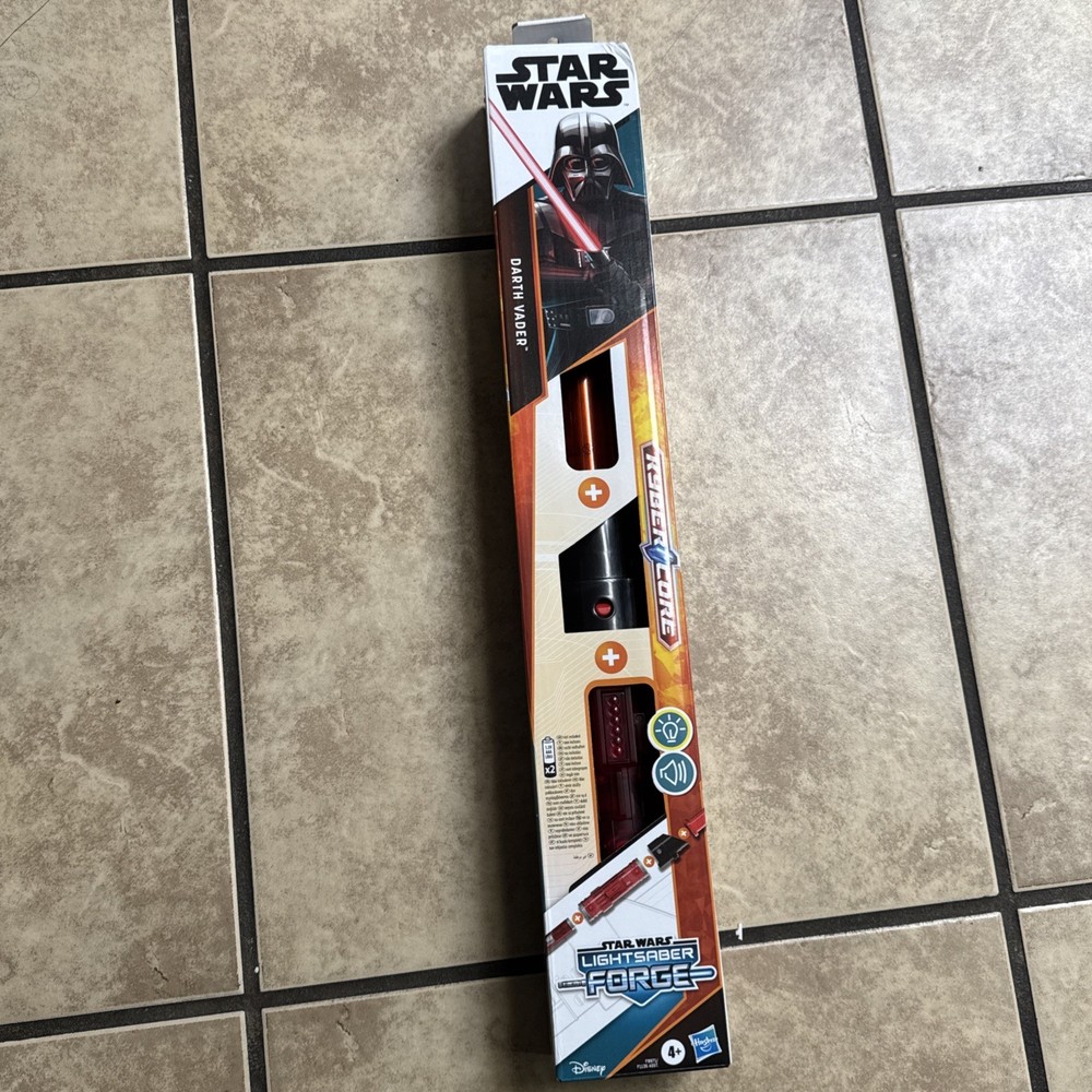 Star Wars Lightsaber Forge Kyber Core Darth Vader Electronic Lightsaber (DAMAGED