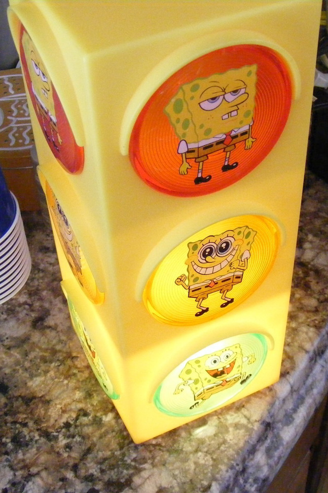 2005 Spongebob Stoplight Nightlight Decoration Model 5094 A-3