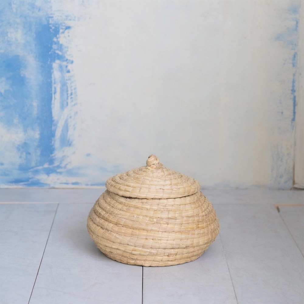 Creative Co-Op Woven Straw Basket with Lid, Natural