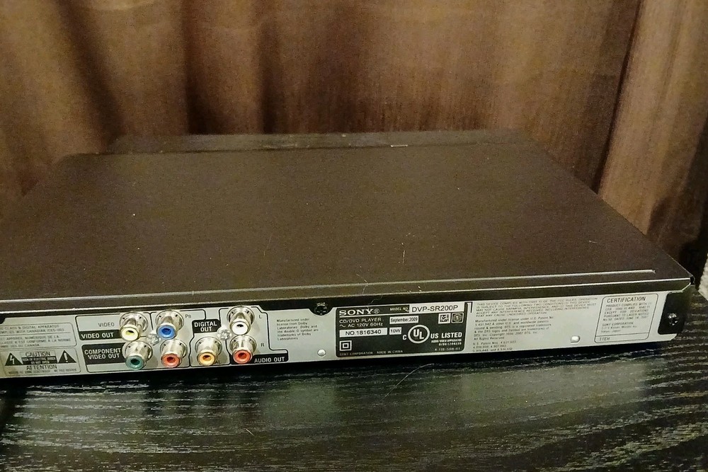 SONY Model DVP-SR200P CD DVD Player Works Great - With Remote