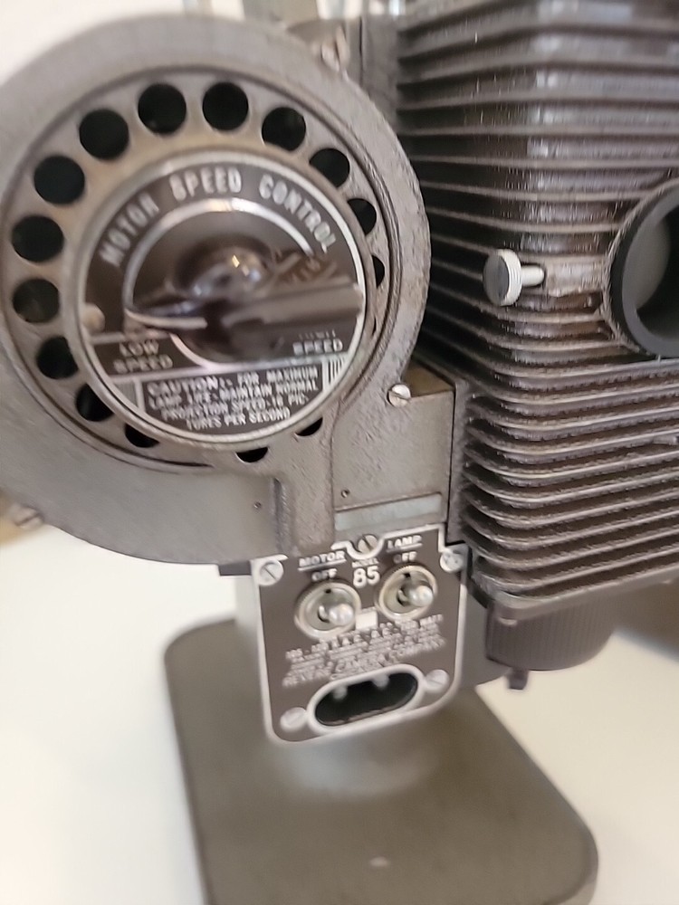 Revere Eight Model 85 8mm Projector And Carrying Case Working