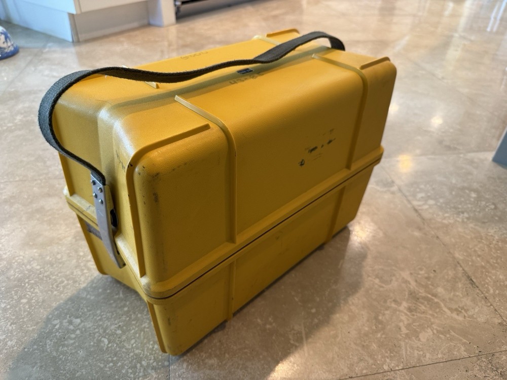 Trimble Digital Level Model DiNi 22 with Battery and Carrying Case.