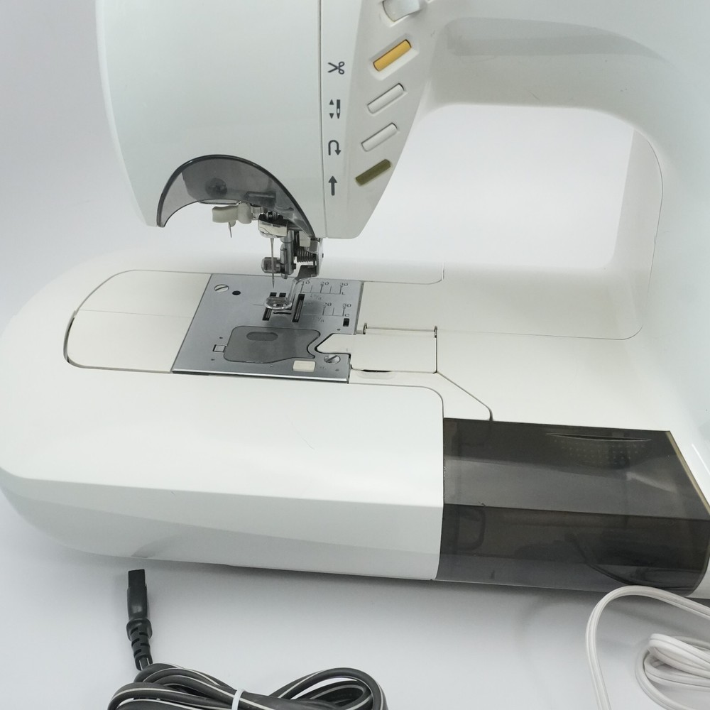 Singer Quantum 6000XL Sewing /Embroidery Machine Combo