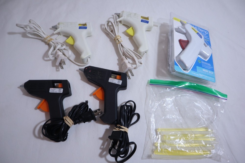 (5) GLUE GUN W/GLUE ~