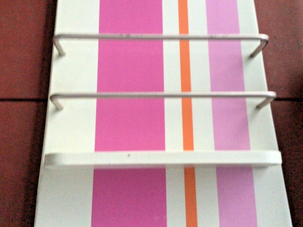 COMIC BOOK OR MAGAZINE RACK SNOWBOARD DESIGN
