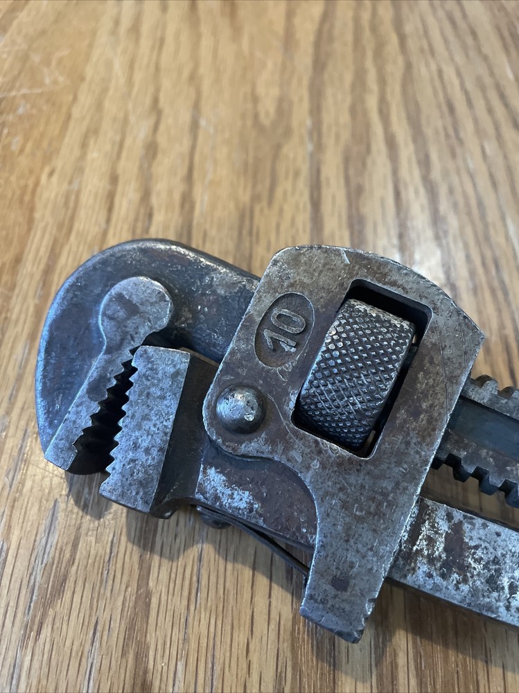 VINTAGE DUNLAP 10” PIPE WRENCH WORKS GREAT!