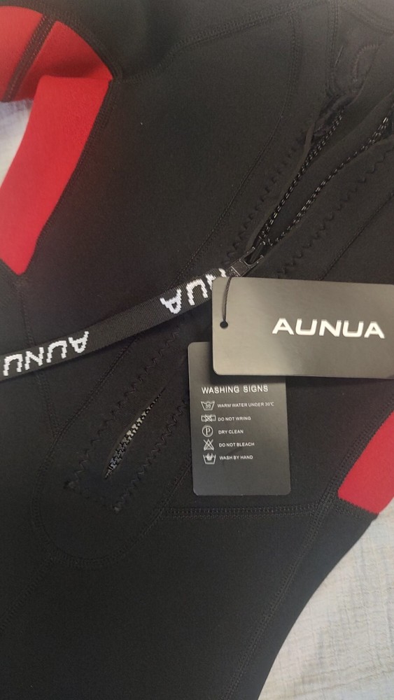 AUNUA Child Black/Red wetsuit size US 6