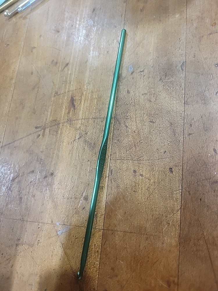 Boye Crochet Hook Size E USA