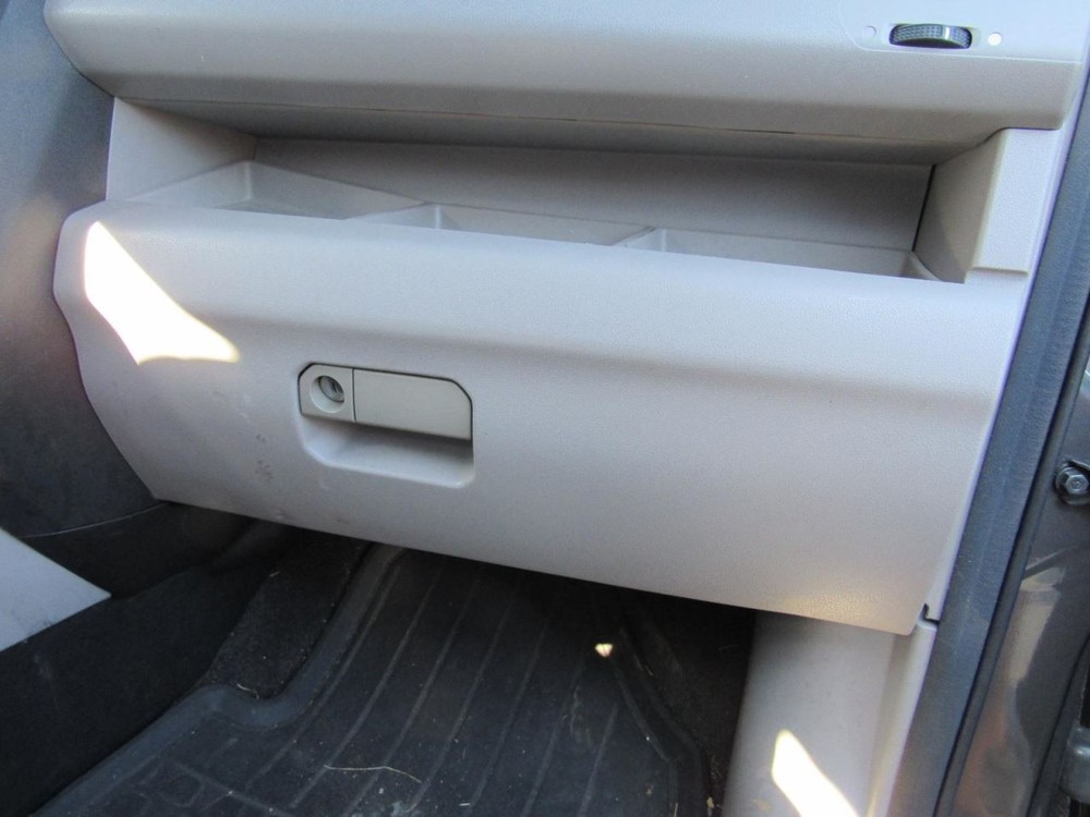 PILOT     2010 Glove Box 1074322