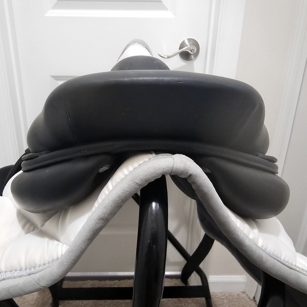 17" 1AA SE09 CWD Monoflap Jumping Saddle