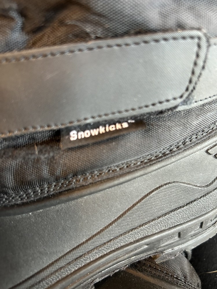 Snowkicks Size 3 Boys Black snow boots