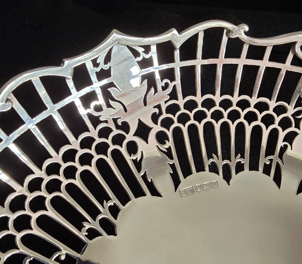 Vintage solid sterling silver Fruit bowl . Sheffield 1962 . By Viner's Ltd