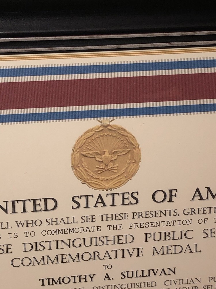DEFENSE DISTINGUISHED PUBLIC SERVICE COMMEMORATIVE MEDAL CERTIFICATE ~ Type-1