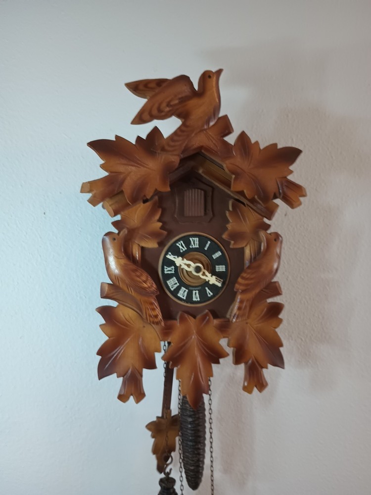 Black Forest Three Bird Cuckoo Clock 8-Day Mdl.25 Weights Driven Keeps Time Read