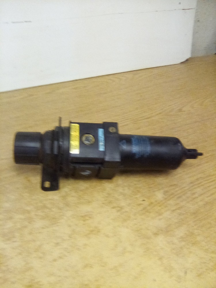 Wilkerson B28-03-FL00 Filter Regulator W/Mount