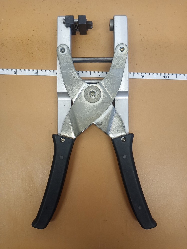 Caisley Ear Tag Applicator Tool Farming Ranching Cattle