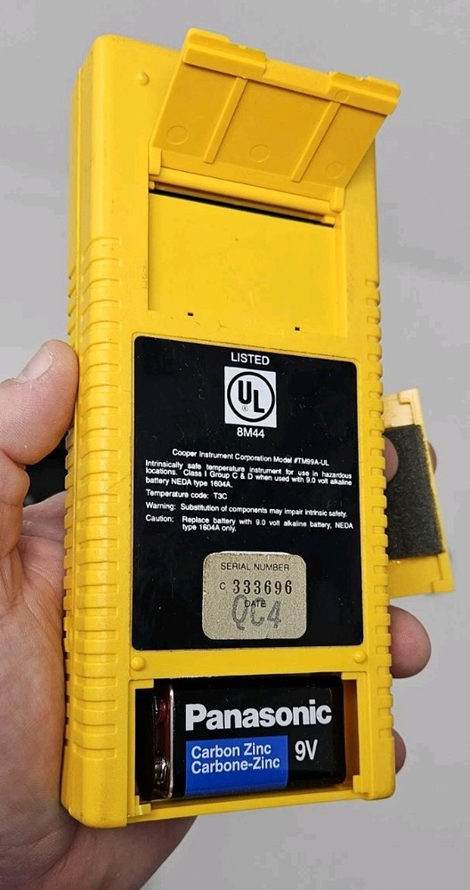 Cooper TM99A-UL Digital Temperature Instrument Turns On In Case *READ*