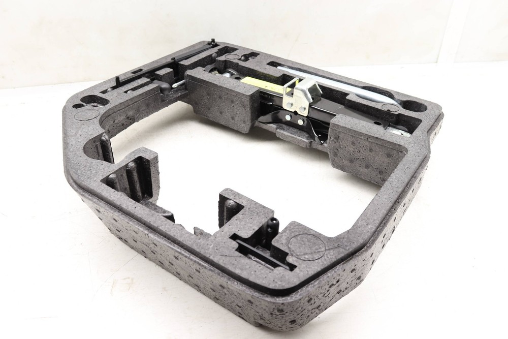 2008-2017 AUDI A5 - TOOL KIT W/ JACK 8T0012109A