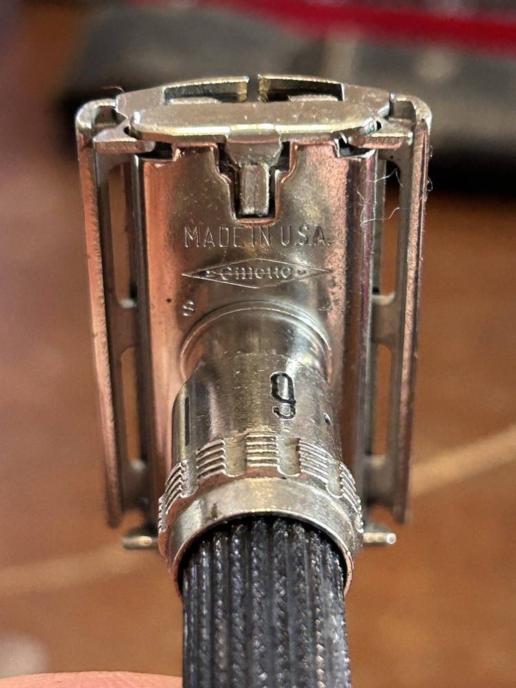 Vintage Gillette Black Handle Adjustable Safety Razor O4 Code in Box Great Cond.