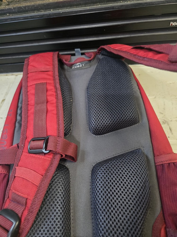 Quest Adrift 2l Hrdration Backpack Red Used