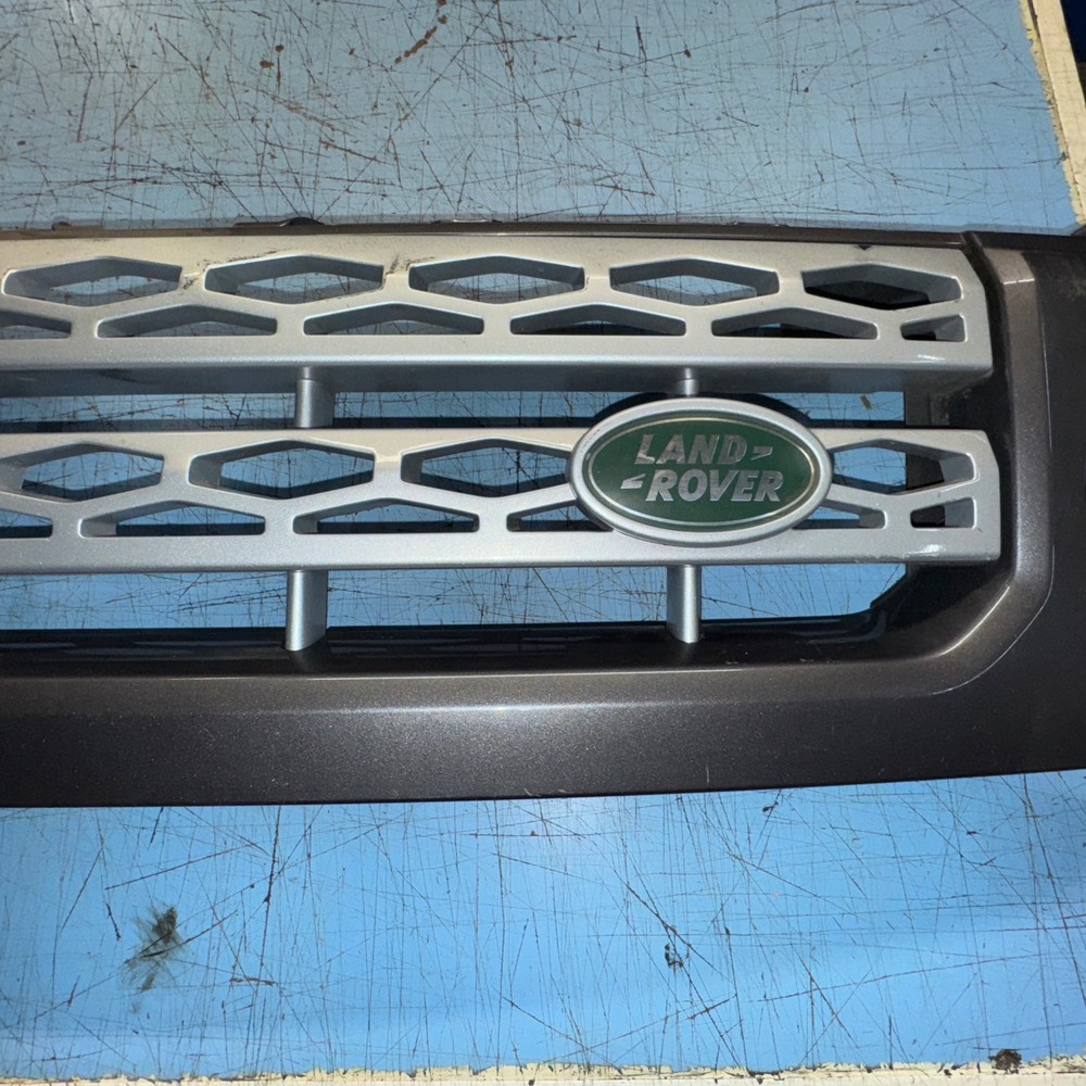 Land Rover Discovery 4 Front grill panel Corris grey paint code 873