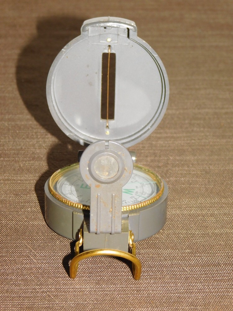 VINTAGE PLASTIC COLEMAN ENGINEER LENSATIC COMPASS