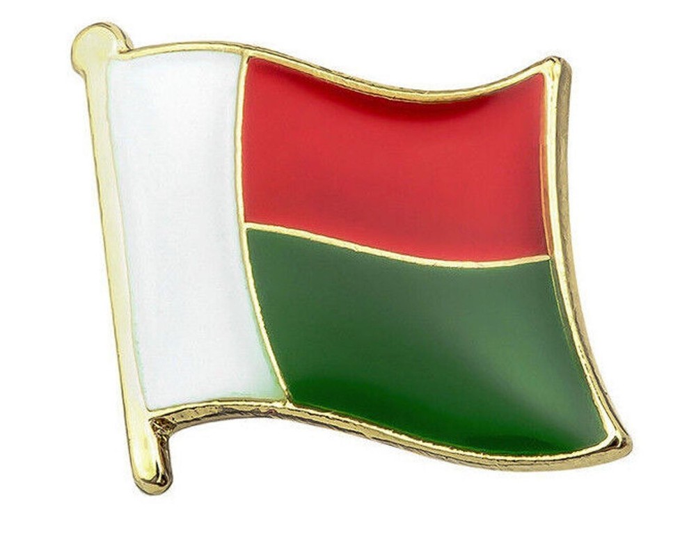 Madagascar Flag pin badge