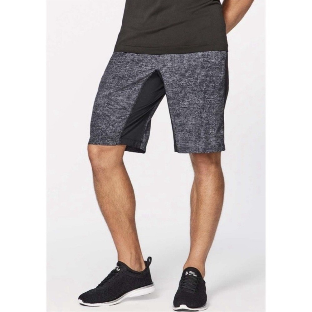 Lululemon T.H.E. Short Linerless 11" Size Small