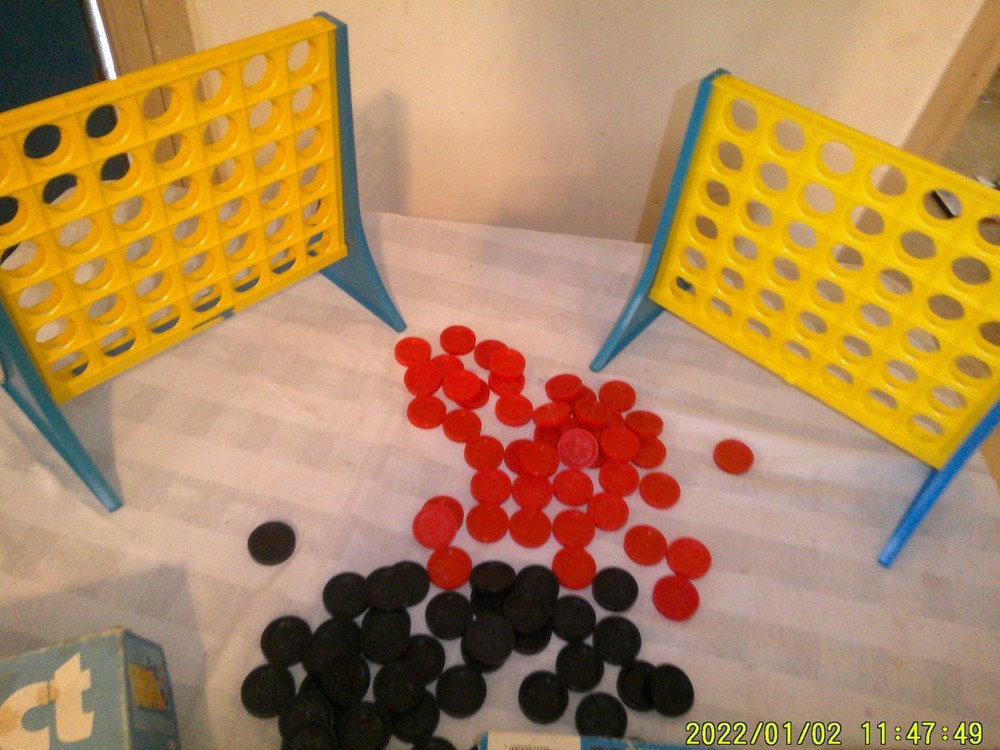 2 VINTAGE CONNECT FOUR GAMES EXTRA CHIPSS